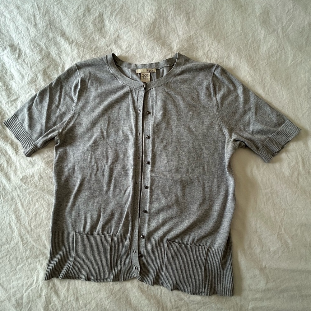 EVIE Light Gray Short Sleeve Top